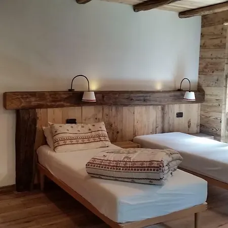 Bed & Breakfast Ospitalita Rurale Familiare Land Wasser Varallo